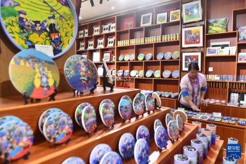 广西三江 画笔描绘新时代，农民画产业走出特色文化路
